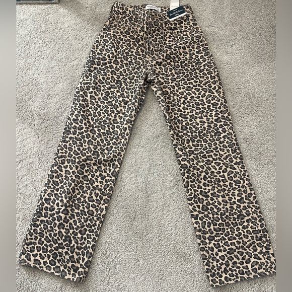 NWT! Abercrombie & Fitch Beige and Black Leopard Print Jeans - Picture 3 of 6
